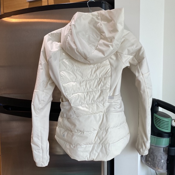 Lululemon down for it all - Picture 2 of 8